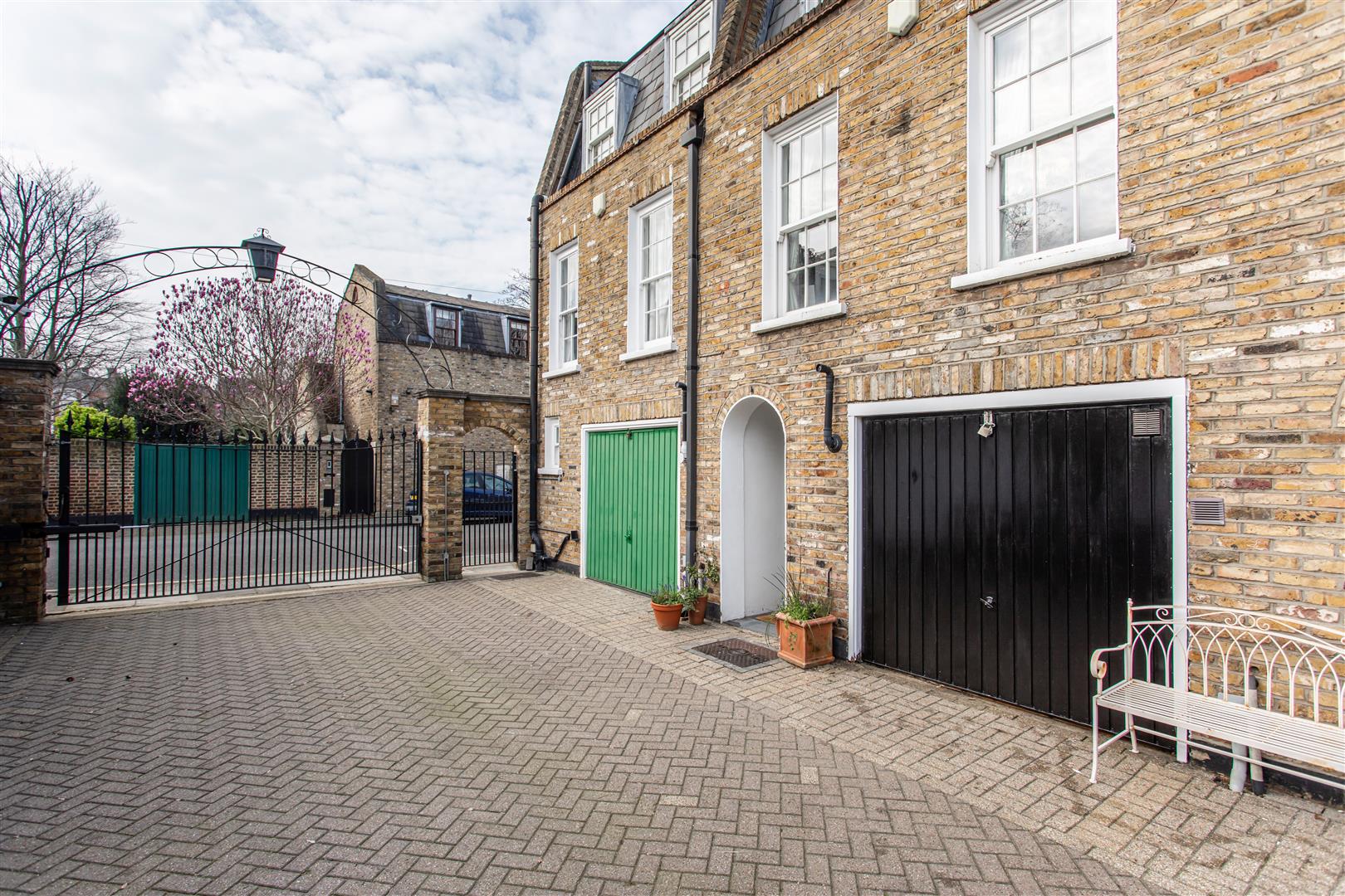 Tredegar Mews, Mile End